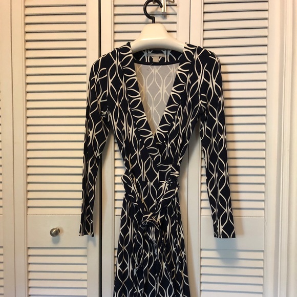 💜💜Price Drop💜Banana Republic, Wrap dress, - Picture 4 of 10